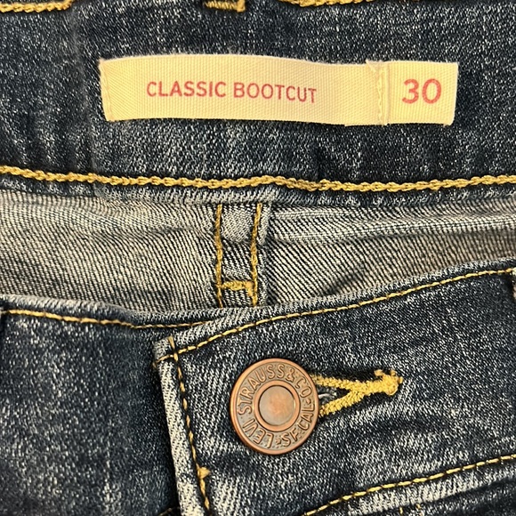 Levi Women’s Classic Bootcut Jeans - Picture 3 of 6